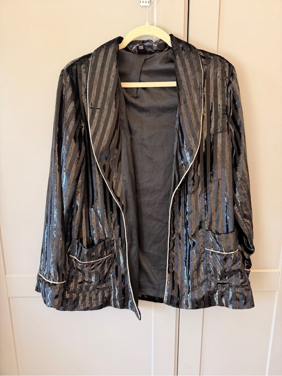 Victoria's Secret Other - Victoria’s Secret Black Velour Satin Striped Robe Size Medium